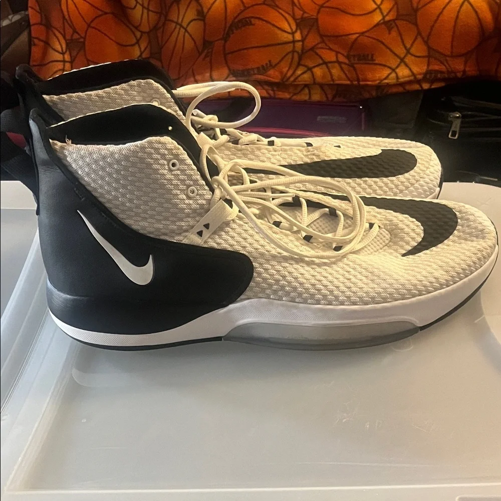 Nike Zoom BQ5468-001 Black and White High-Top Sneakers.  NWOT. - Picture 3 of 4